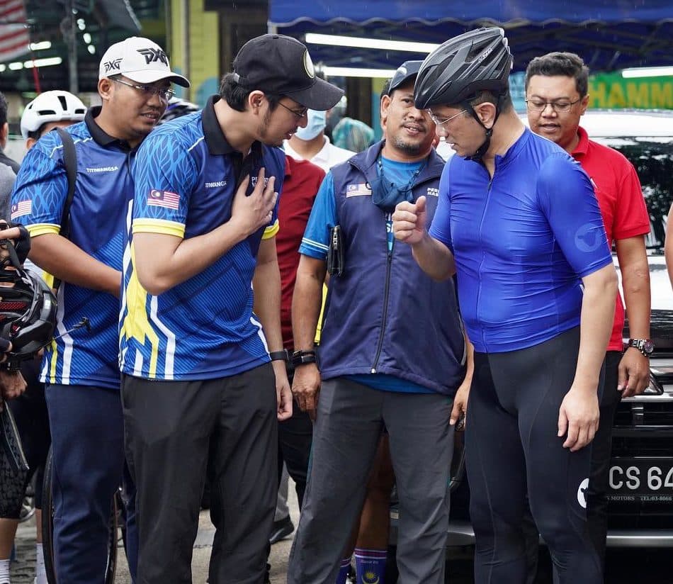 Azmin-baju-1-e1608467447224 - The Malaysia Life