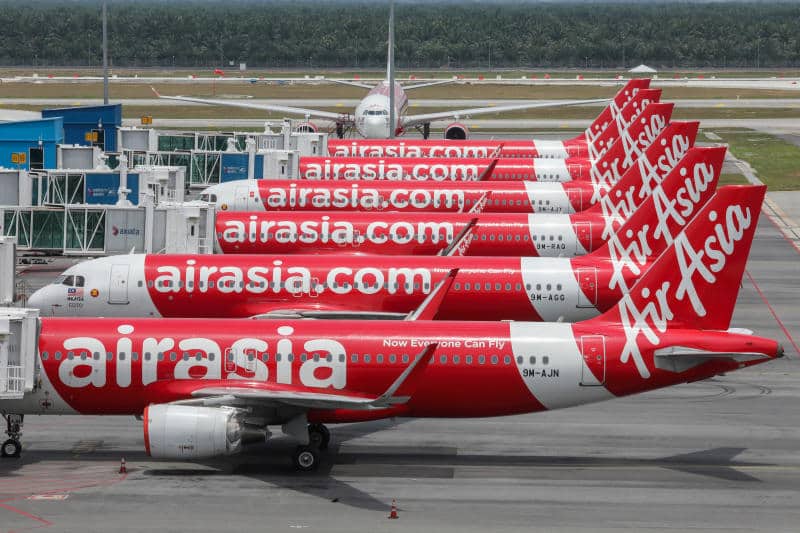 Walaupun penerbangan merosot,saham air asia naik 17%, apa berlaku?