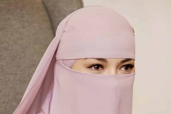 Read more about the article Neelofa akhirnya jawab dakwaan jenama mewah tamatkan kerjasama denganya sebab isu SOP