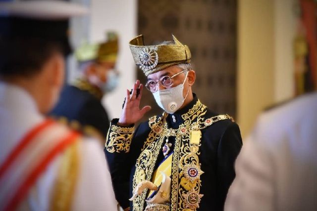 “Sesiapa nak jawab, tunggu tahun hadapan”, Agong berseloroh depan MP