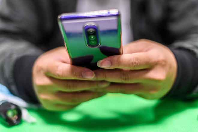 Kementerian Pertahanan larang guna telefon bimbit keluaran China