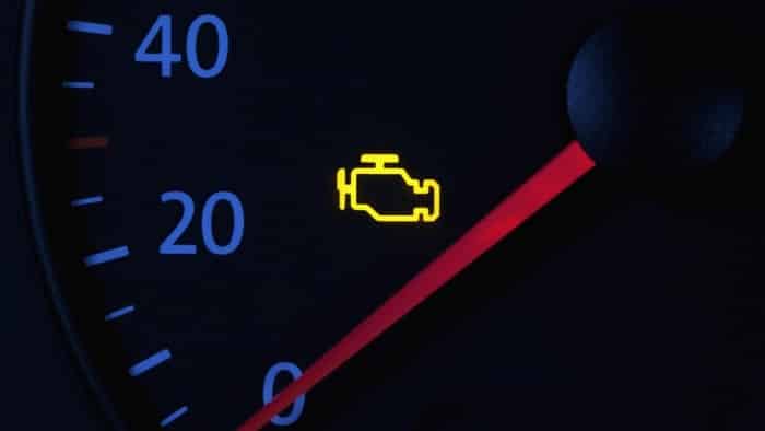 Read more about the article Masa memandu tiba-tiba lampu enjin menyala, jangan panik dan ikuti langkah ini