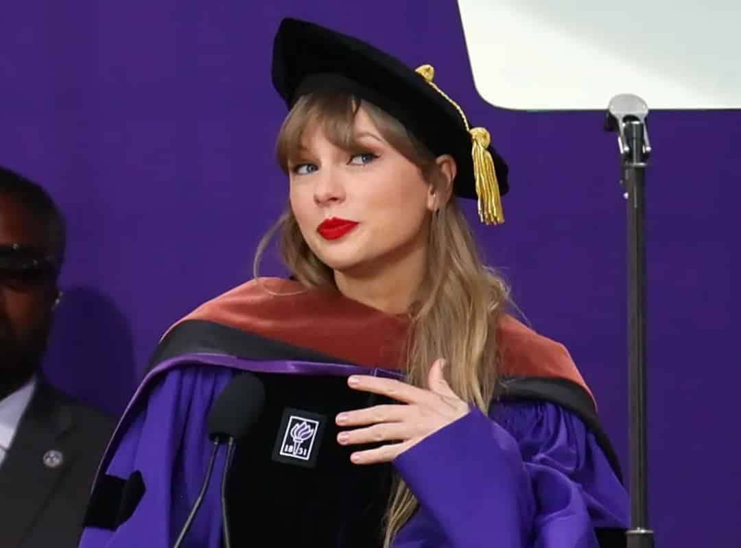 The-moment-when-Taylor-Swift-became-doctor.jpg - The Malaysia Life