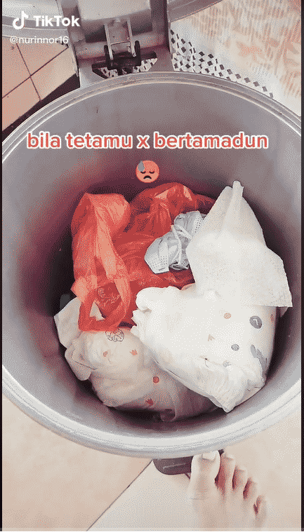 Read more about the article Wanita kesal tetamu buang pampers yang berbau terus ke dalam tong sampah tanpa lapik